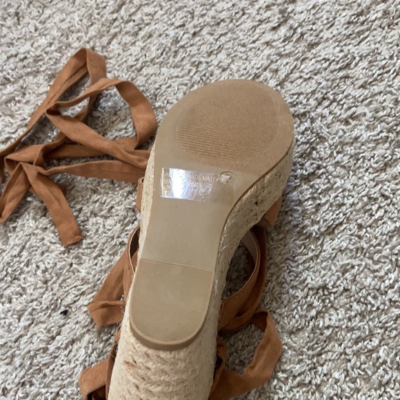 Wedge - Picture 3 of 3